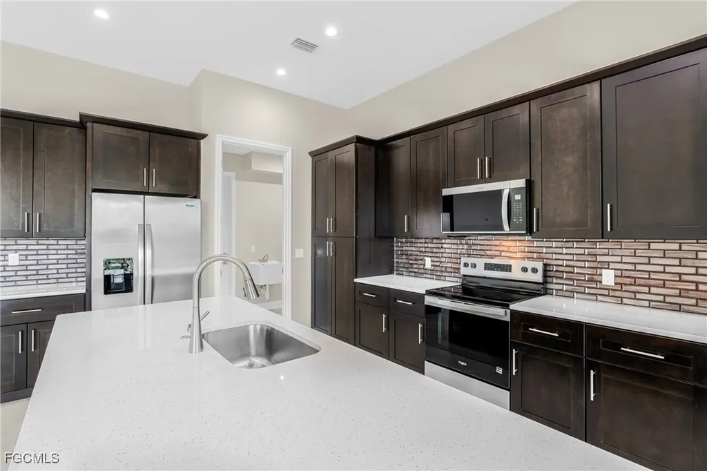 1438 NW 38th Place Cape Coral FL 33993