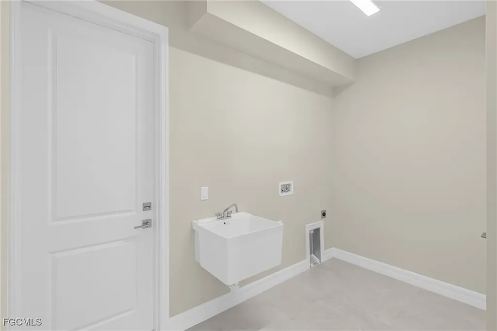 1438 NW 38th Place Cape Coral FL 33993