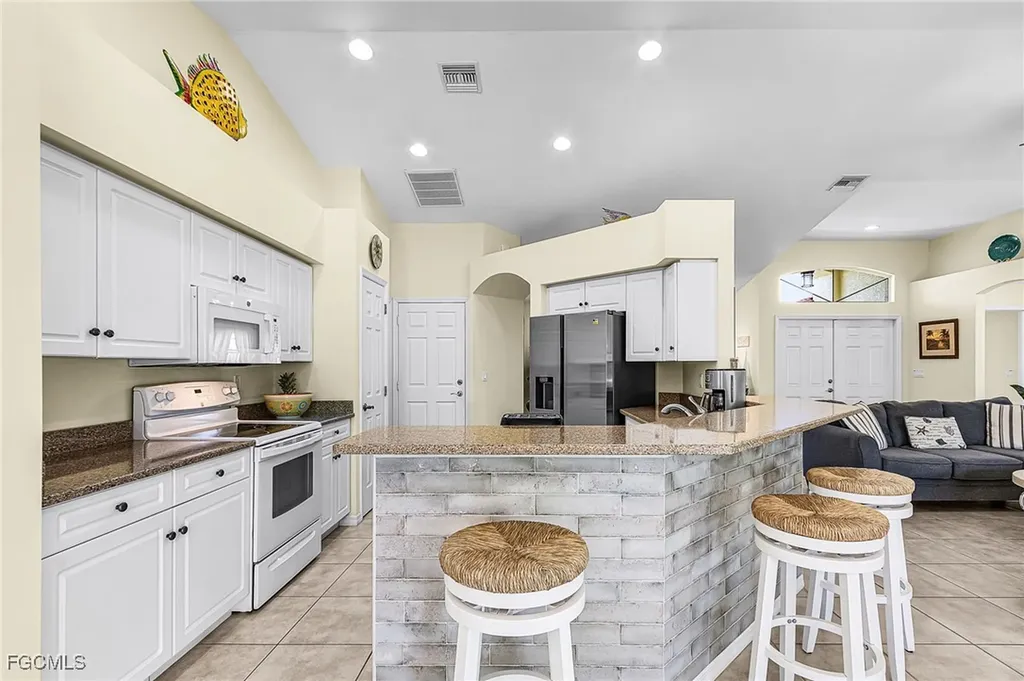3433 SW 7th Lane Cape Coral FL 33991