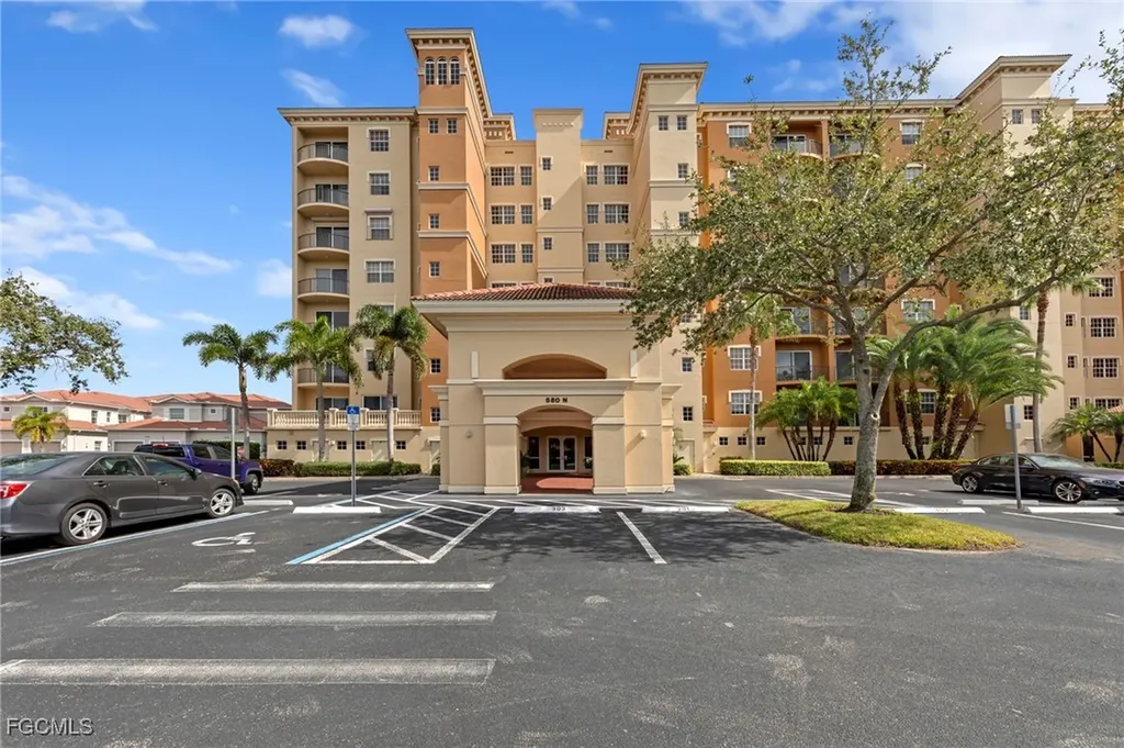 Naples FL, 580 El Camino Real, Unit 3202