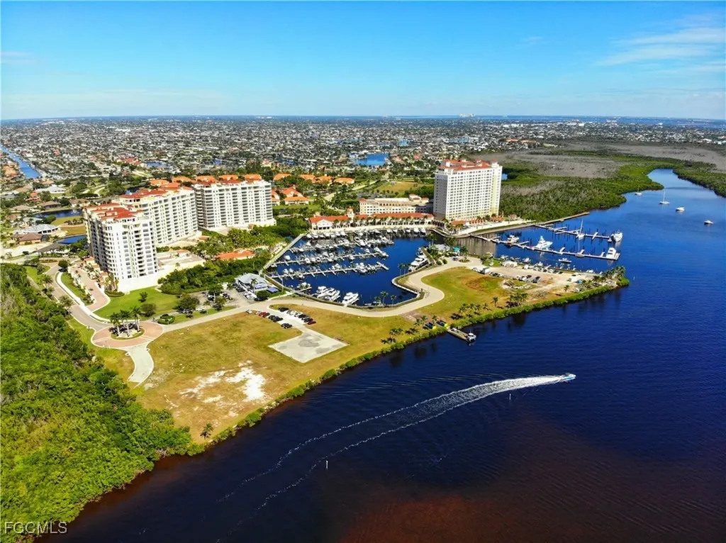 6081 Silver King Boulevard Cape Coral FL 33914