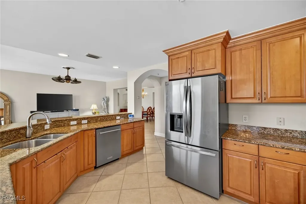 6081 Silver King Boulevard Cape Coral FL 33914