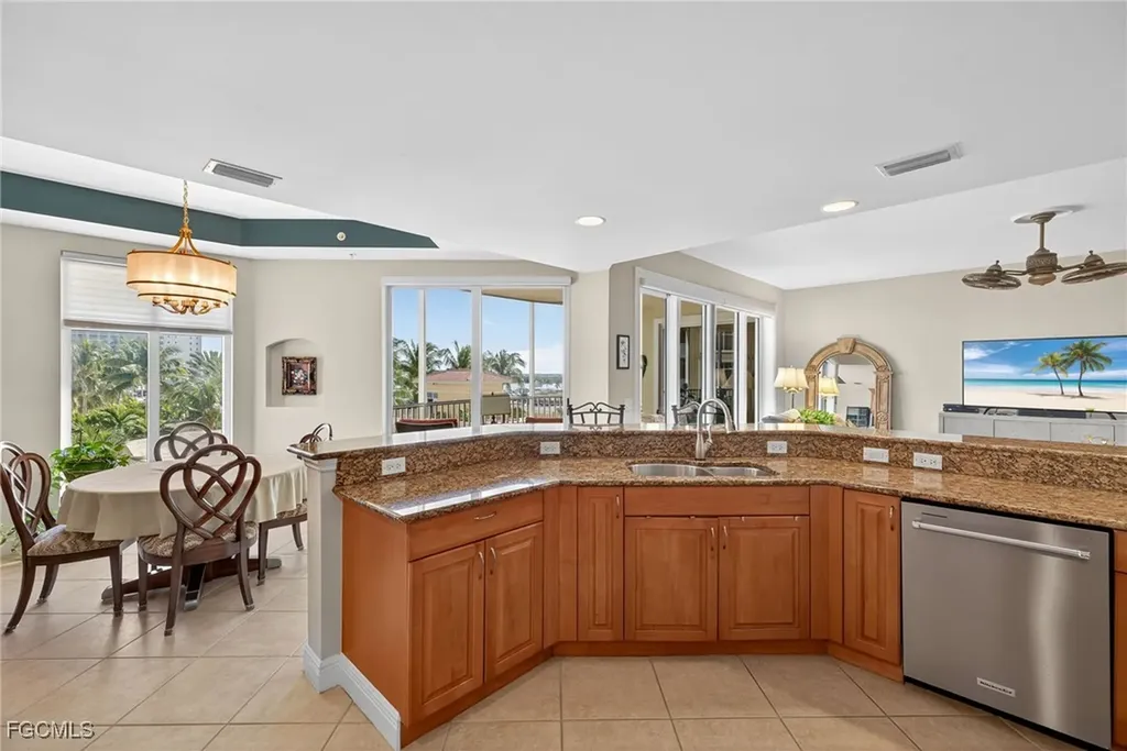 6081 Silver King Boulevard Cape Coral FL 33914
