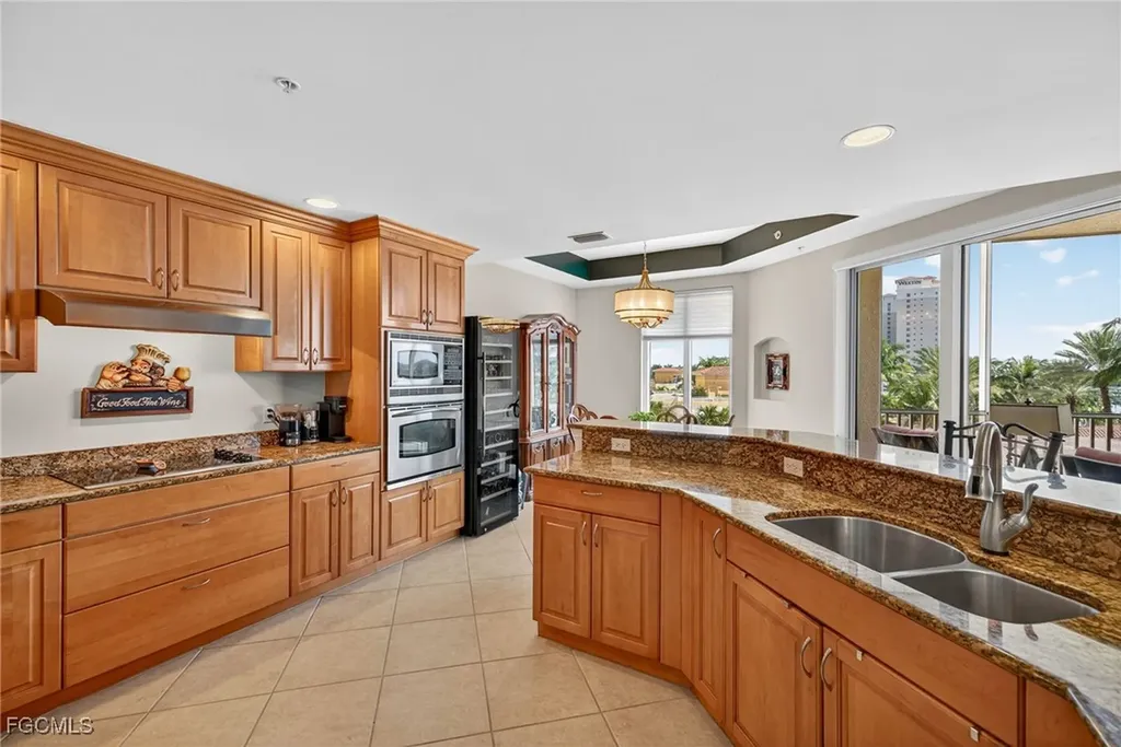 6081 Silver King Boulevard Cape Coral FL 33914