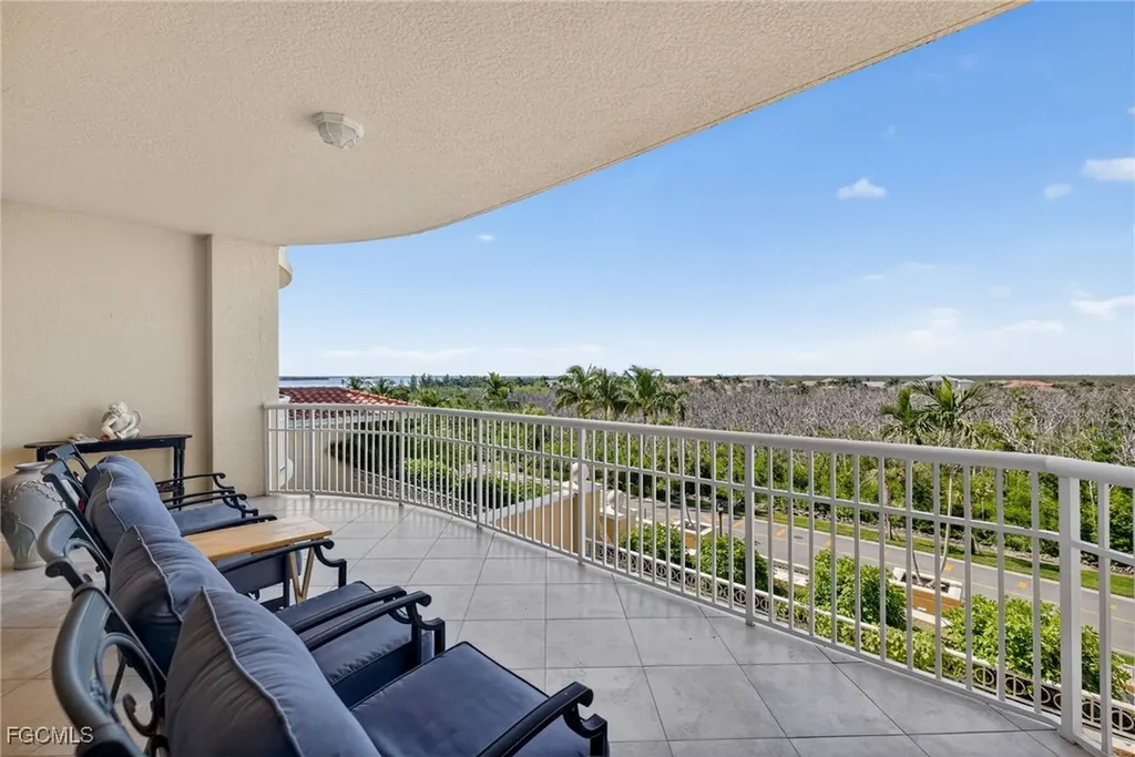 6081 Silver King Boulevard Cape Coral FL 33914