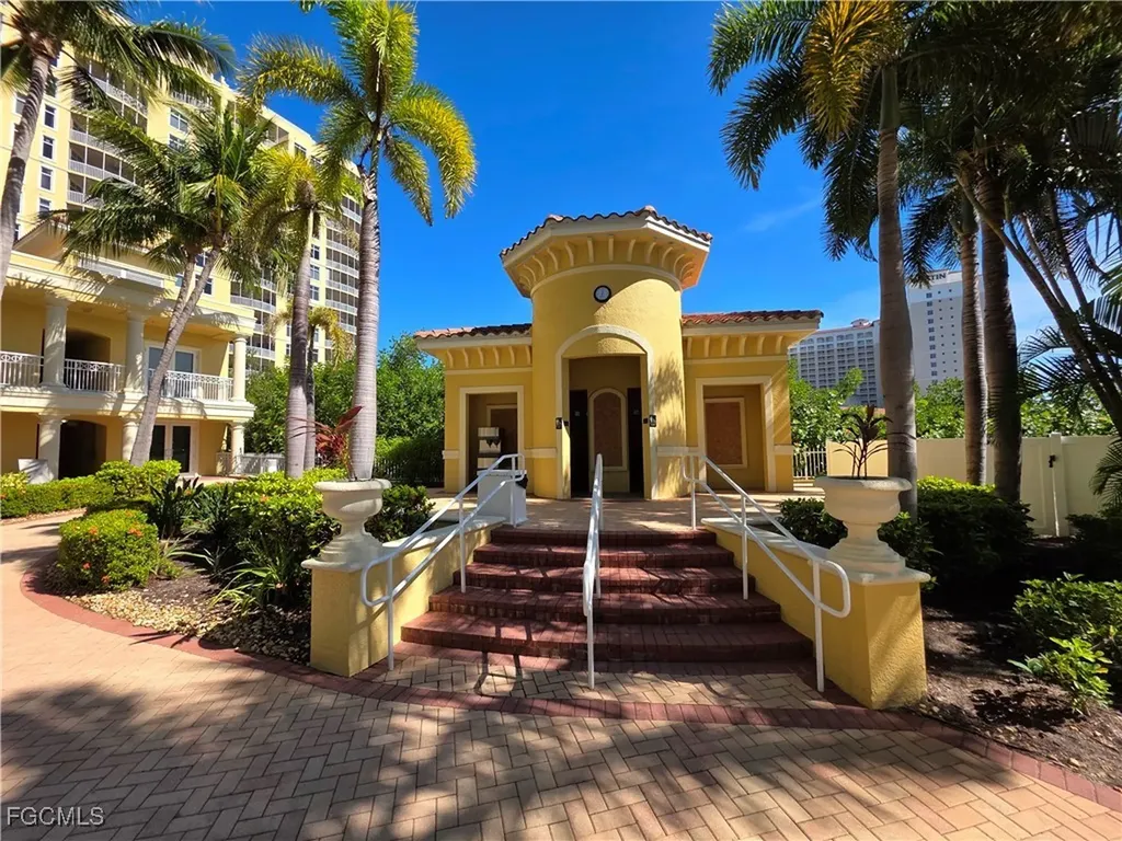 6081 Silver King Boulevard Cape Coral FL 33914