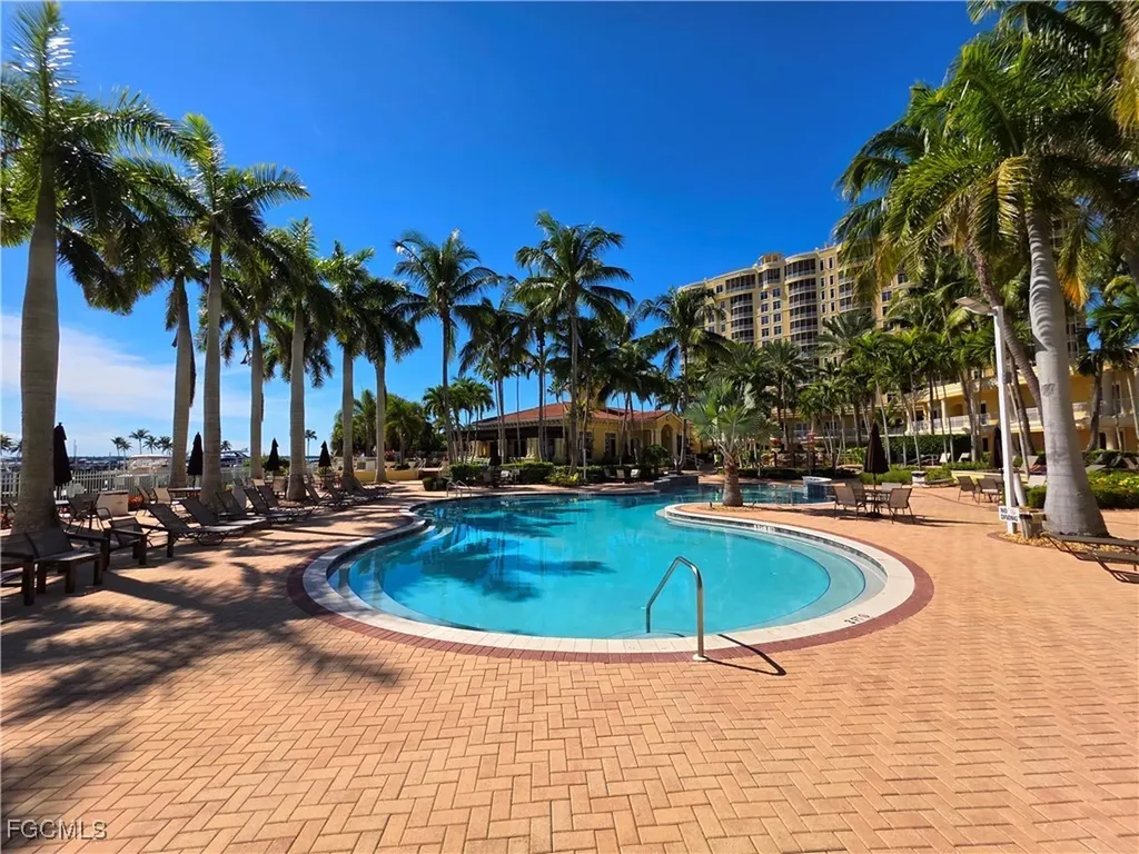 6081 Silver King Boulevard Cape Coral FL 33914