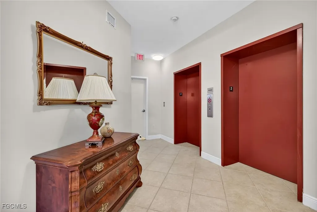 6081 Silver King Boulevard Cape Coral FL 33914