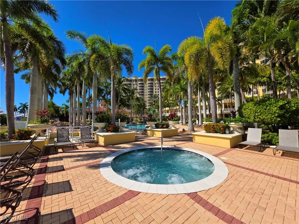 6081 Silver King Boulevard Cape Coral FL 33914