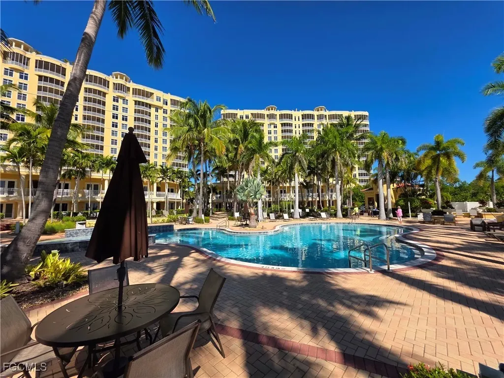6081 Silver King Boulevard Cape Coral FL 33914