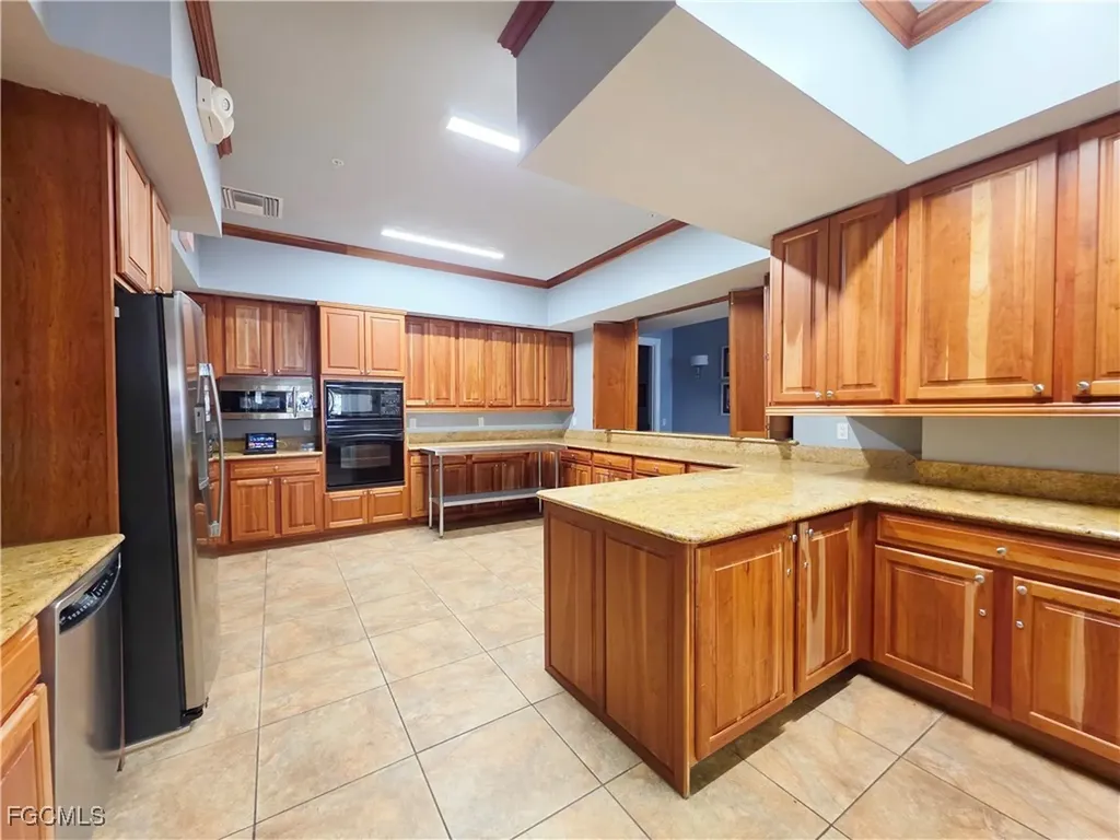 6081 Silver King Boulevard Cape Coral FL 33914