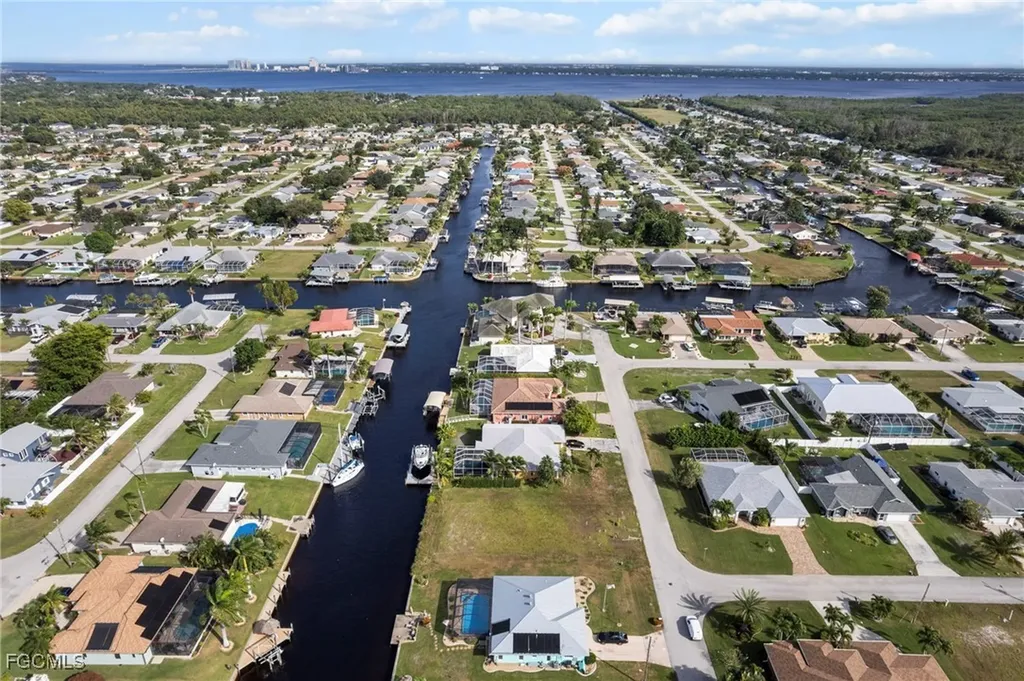 2021 SE 15th Street Cape Coral FL 33990