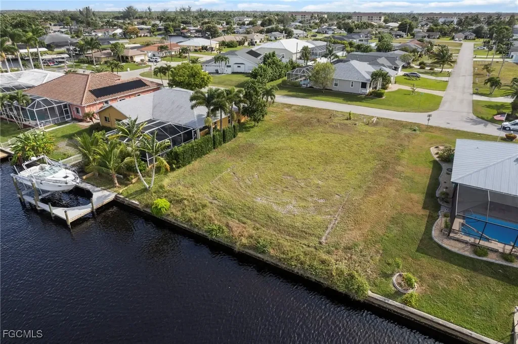 2021 SE 15th Street Cape Coral FL 33990