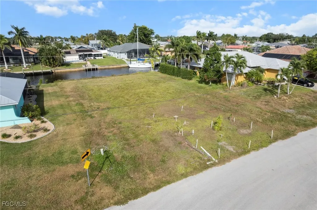 2021 SE 15th Street Cape Coral FL 33990