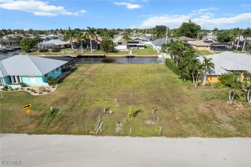 2021 SE 15th Street Cape Coral FL 33990