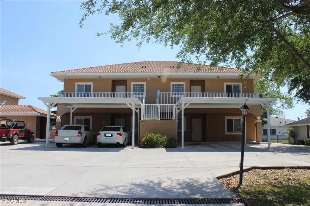 607 SE 13th Place Cape Coral FL 33990