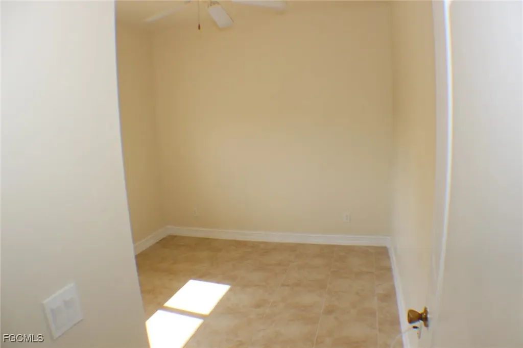 607 SE 13th Place Cape Coral FL 33990