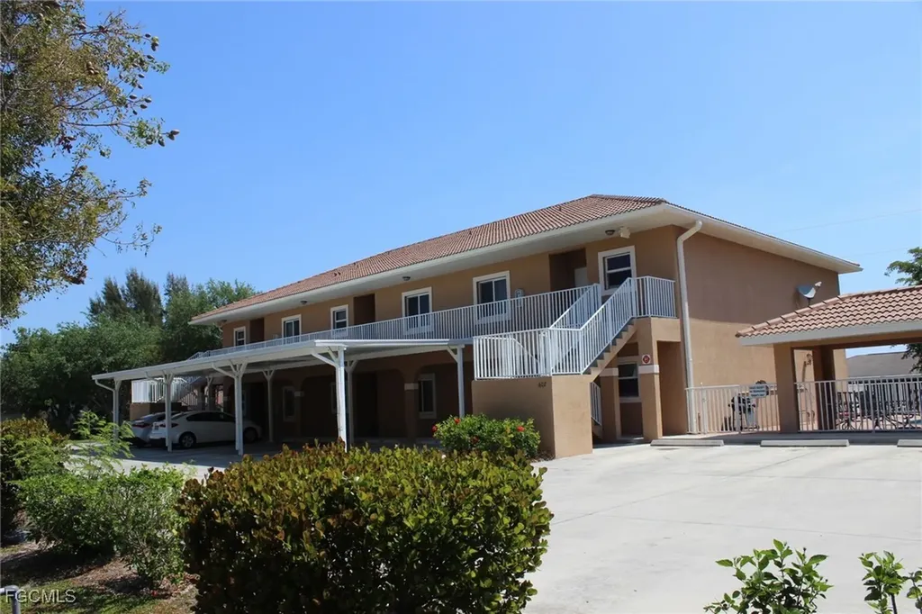 607 SE 13th Place Cape Coral FL 33990