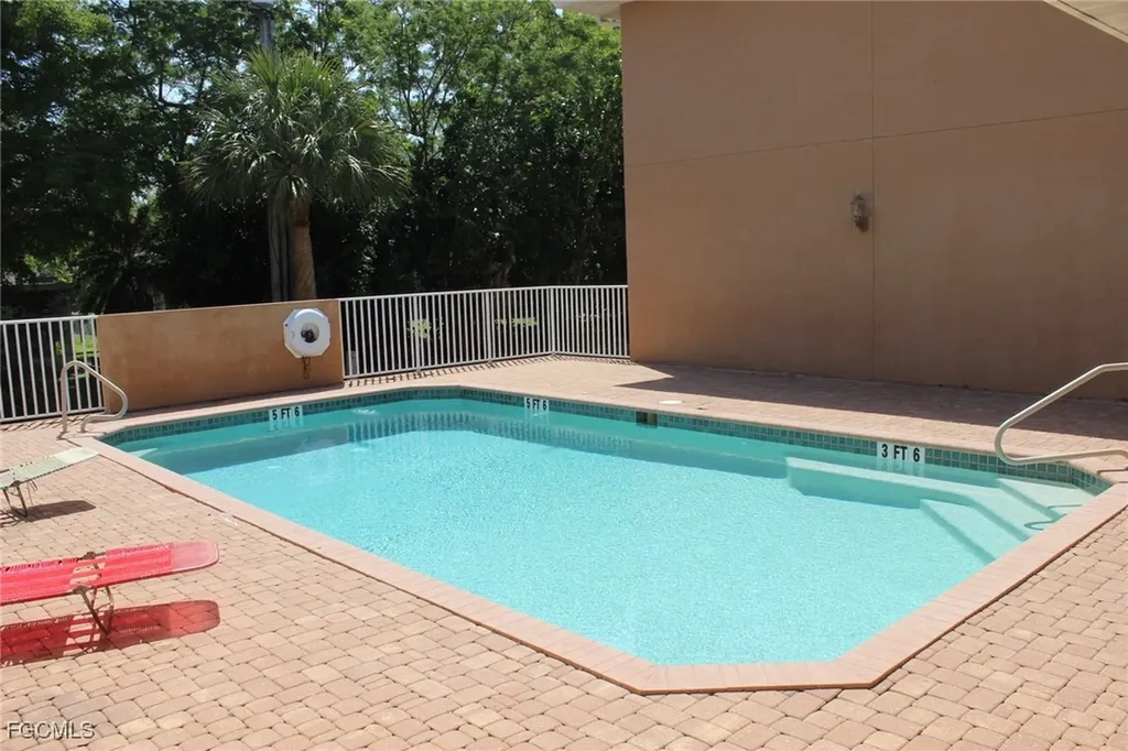 607 SE 13th Place Cape Coral FL 33990