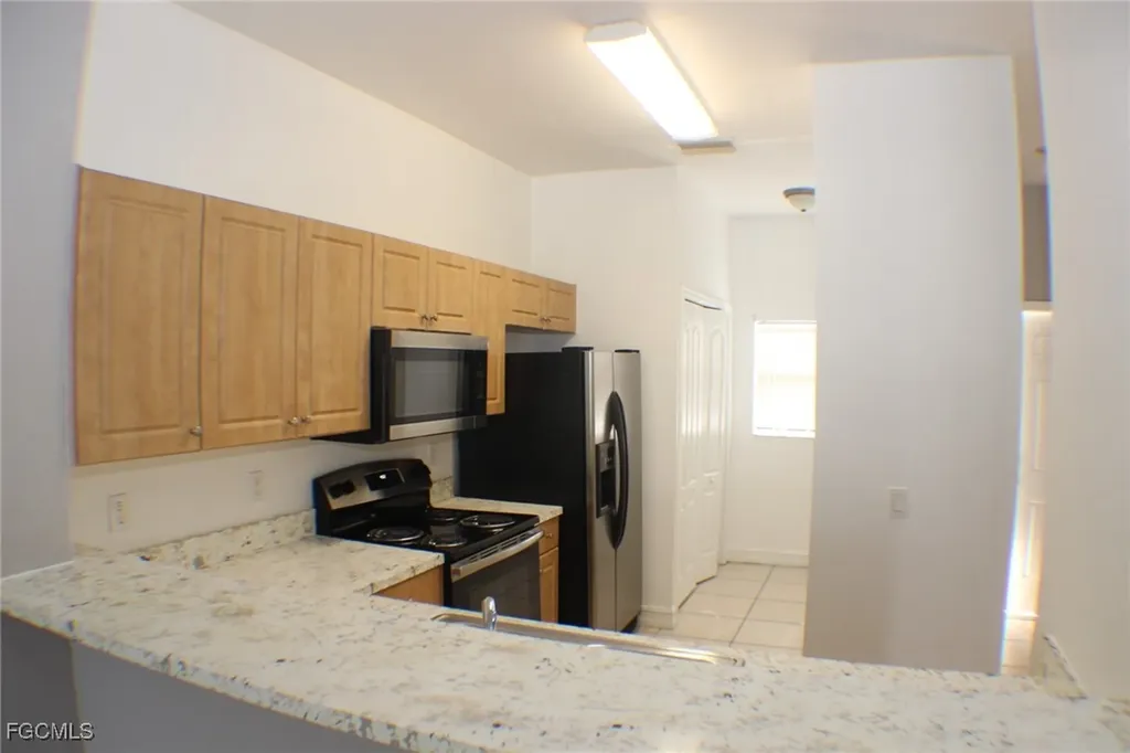 607 SE 13th Place Cape Coral FL 33990