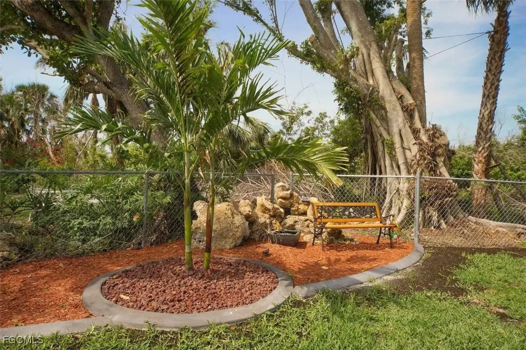 5818 SW 1st Court Cape Coral FL 33914