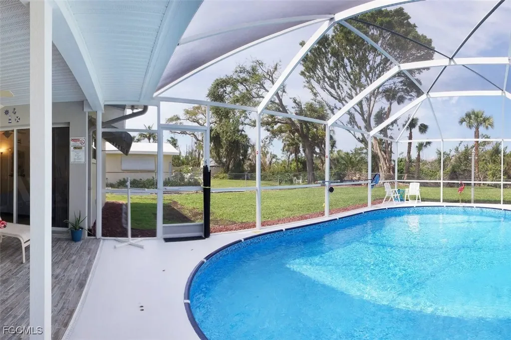 5818 SW 1st Court Cape Coral FL 33914