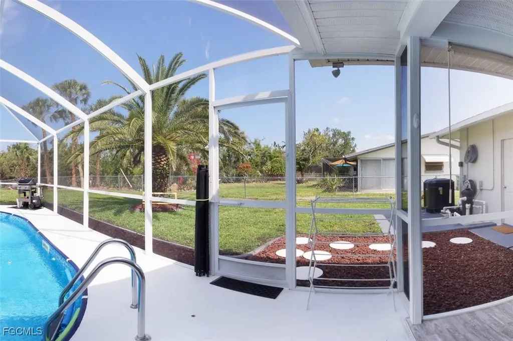 5818 SW 1st Court Cape Coral FL 33914