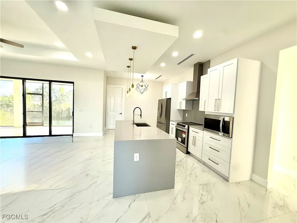 1926 NW 21st Street Cape Coral FL 33993