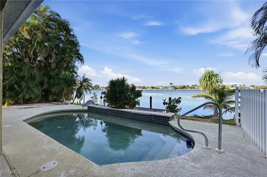 1624 Emerald Cove Drive Cape Coral FL 33991