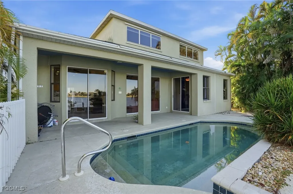 1624 Emerald Cove Drive Cape Coral FL 33991