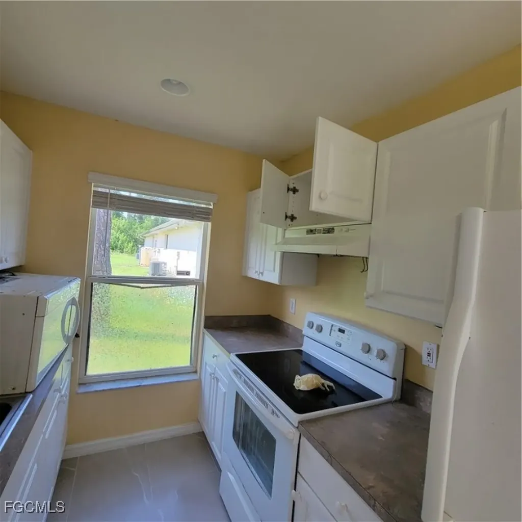 5235 30th Street SW Lehigh Acres FL 33973