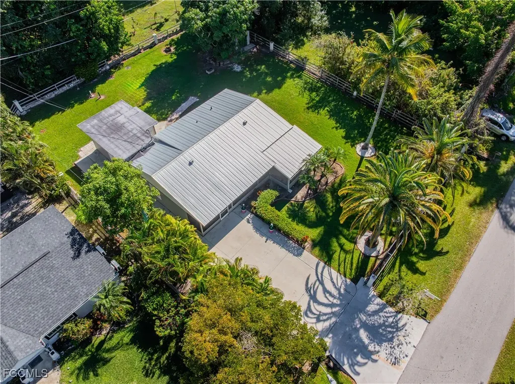 327 Montgomery Avenue Fort Myers FL 33905