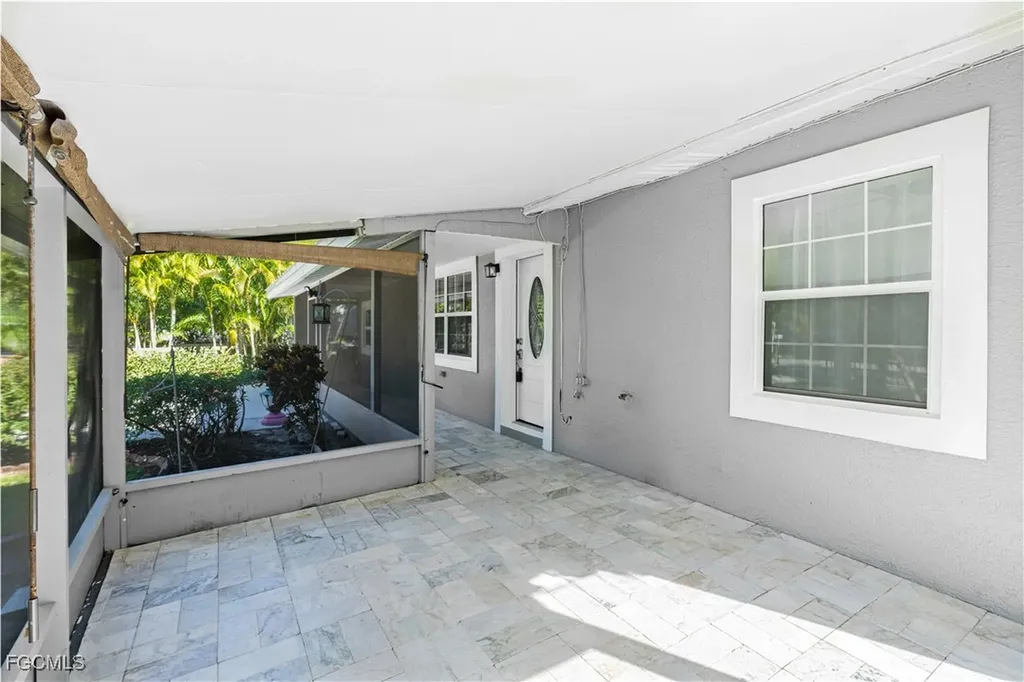 327 Montgomery Avenue Fort Myers FL 33905