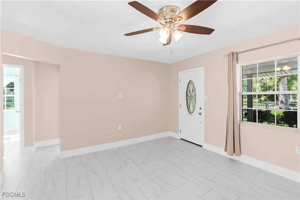 327 Montgomery Avenue Fort Myers FL 33905