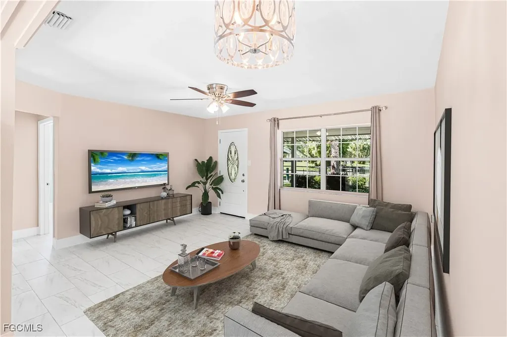 327 Montgomery Avenue Fort Myers FL 33905