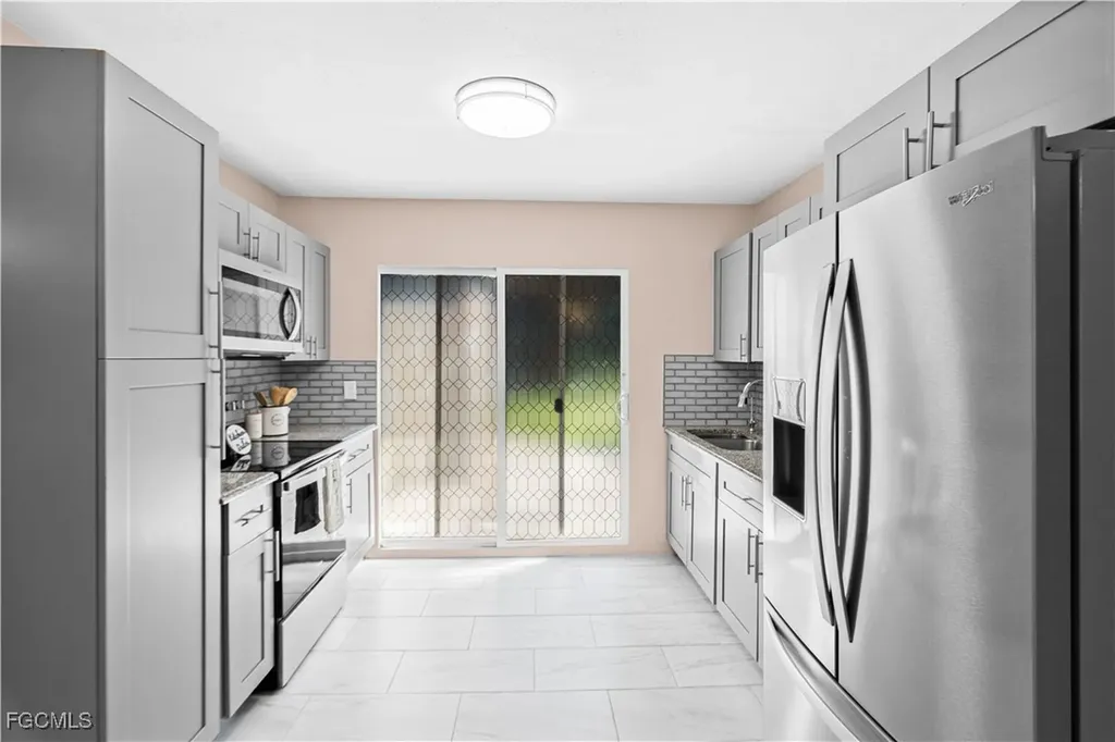 327 Montgomery Avenue Fort Myers FL 33905