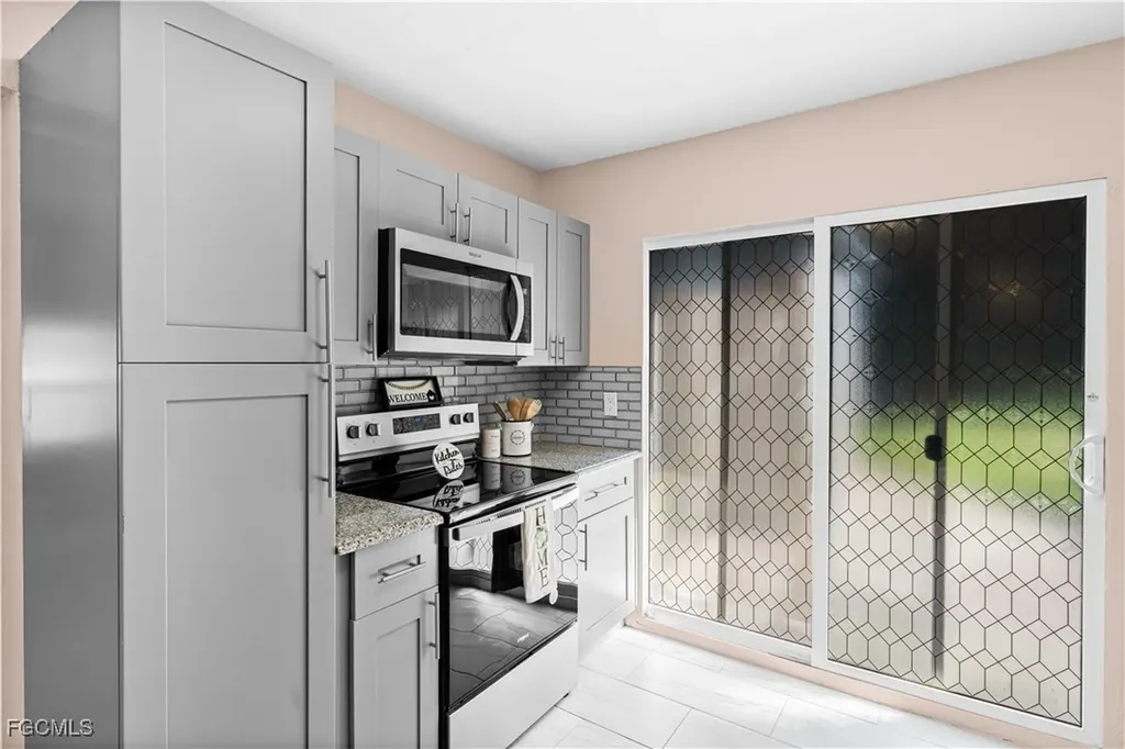 327 Montgomery Avenue Fort Myers FL 33905