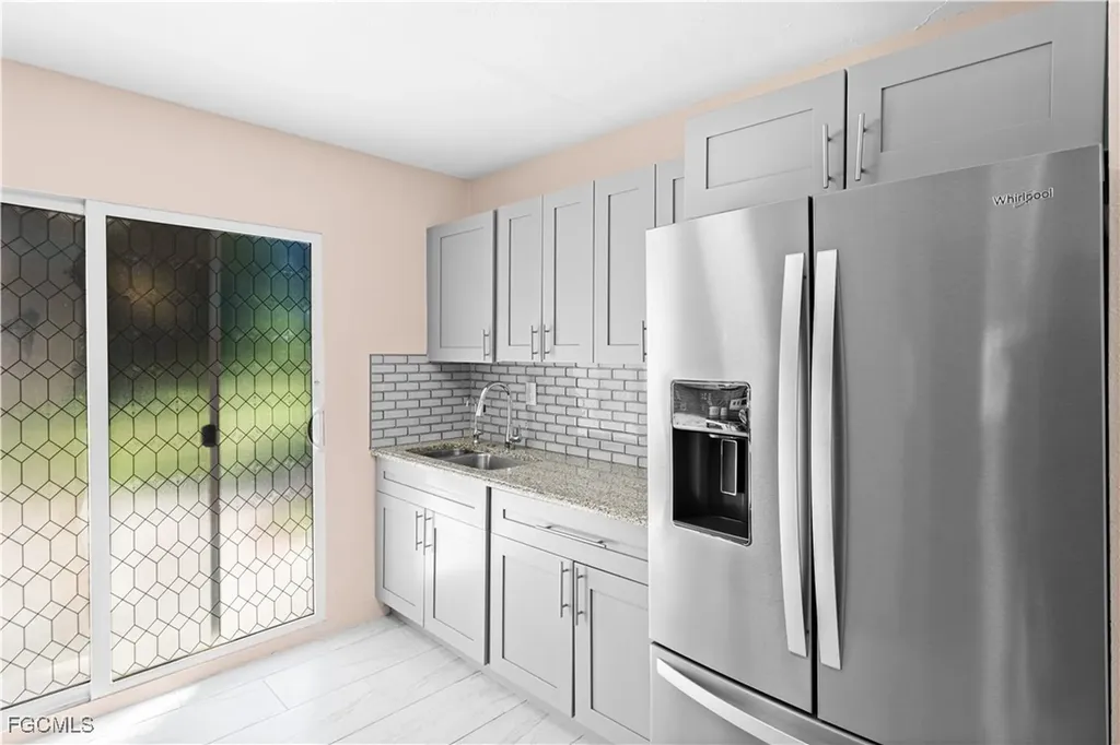 327 Montgomery Avenue Fort Myers FL 33905