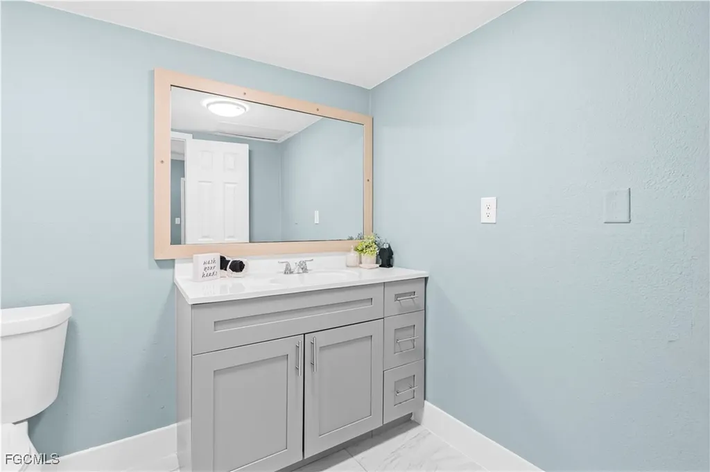 327 Montgomery Avenue Fort Myers FL 33905