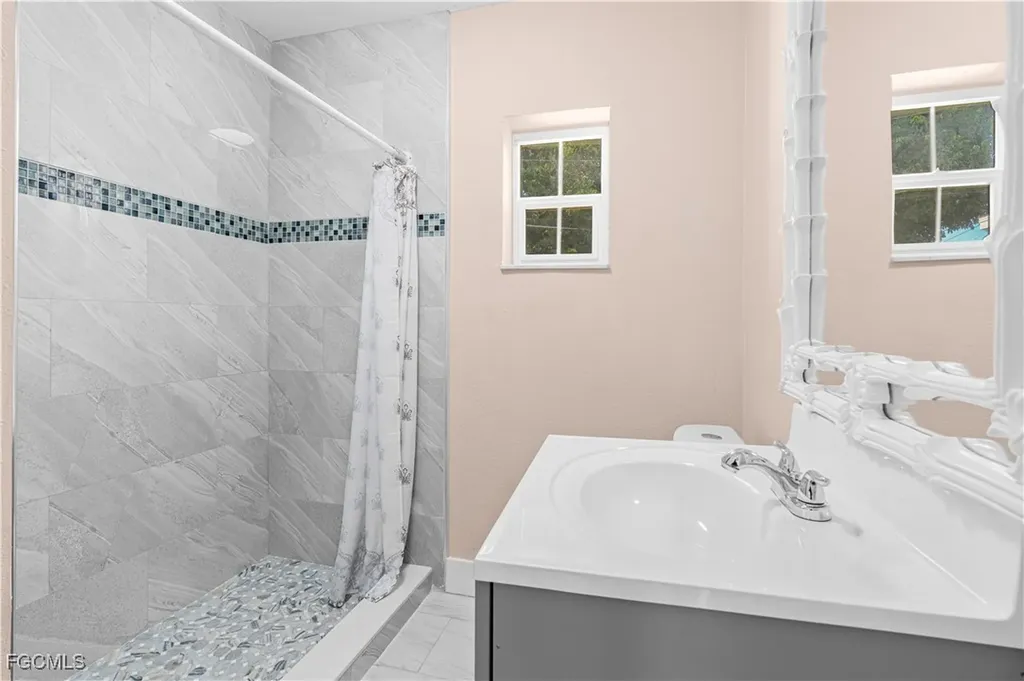 327 Montgomery Avenue Fort Myers FL 33905