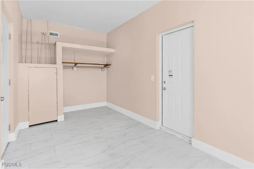 327 Montgomery Avenue Fort Myers FL 33905