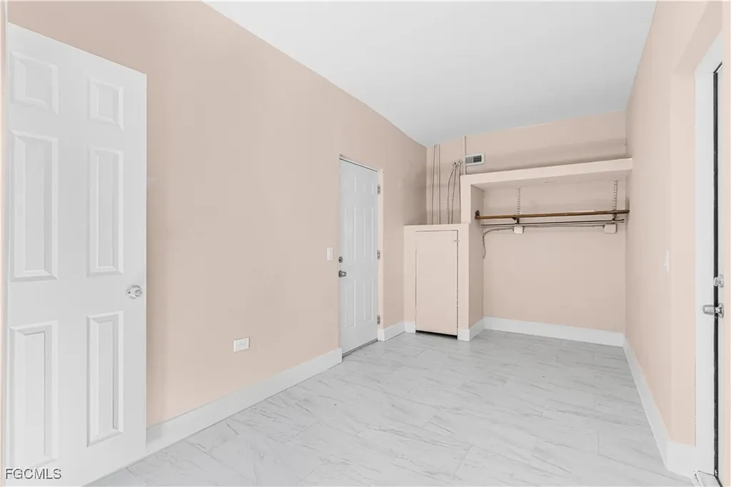 327 Montgomery Avenue Fort Myers FL 33905