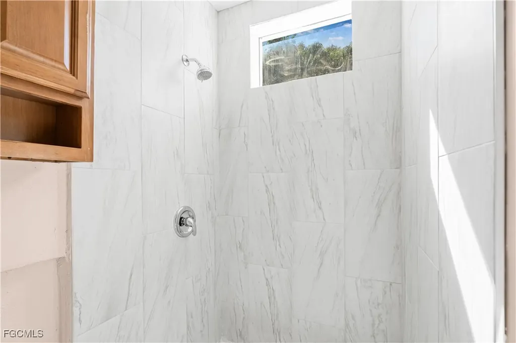 327 Montgomery Avenue Fort Myers FL 33905