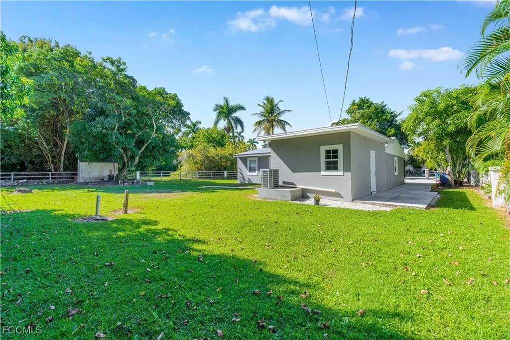 327 Montgomery Avenue Fort Myers FL 33905