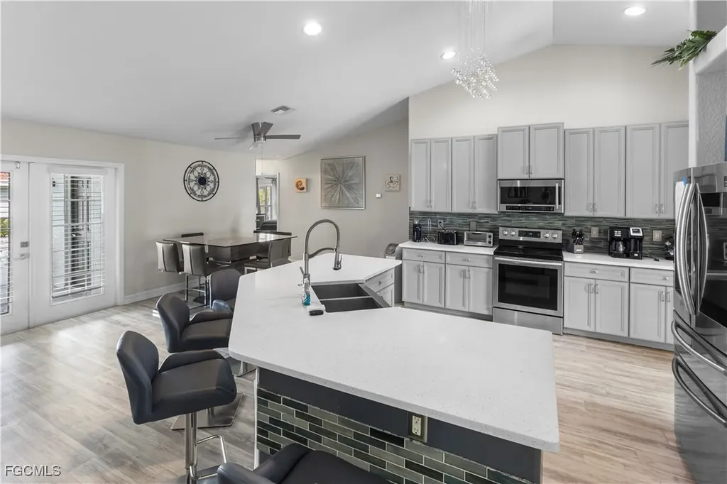 1905 SW 51st Terrace Cape Coral FL 33914