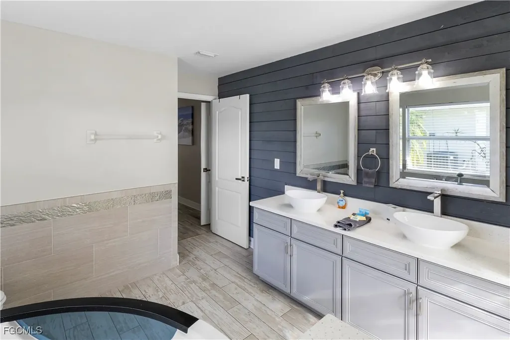 1905 SW 51st Terrace Cape Coral FL 33914