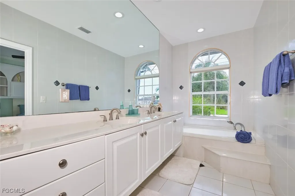 5318 Bayside Court Cape Coral FL 33904