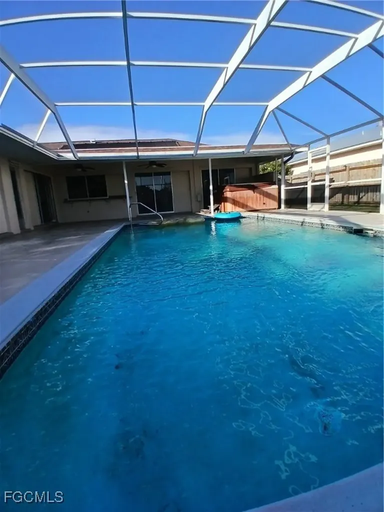 232 SE 24th Street Cape Coral FL 33990