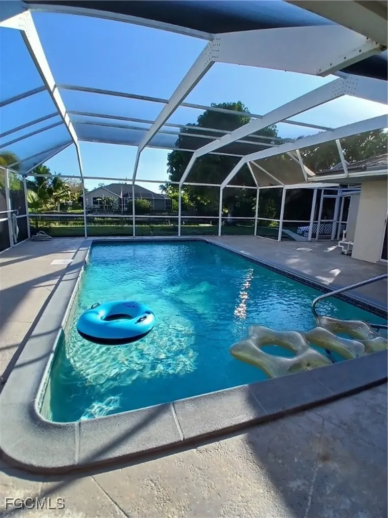 232 SE 24th Street Cape Coral FL 33990