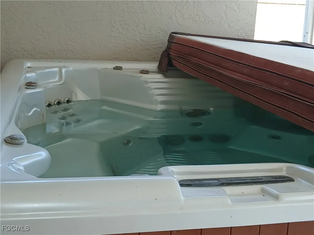 232 SE 24th Street Cape Coral FL 33990